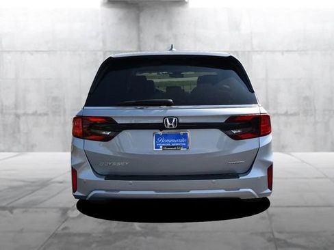 New 2026 Honda Odyssey Touring image 6