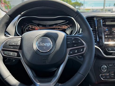 Used 2021 Jeep Cherokee Limited w/ Elite Package FWD image 10