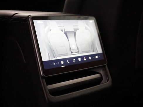 Used 2025 Tesla Model 3 Long Range RWD image 15