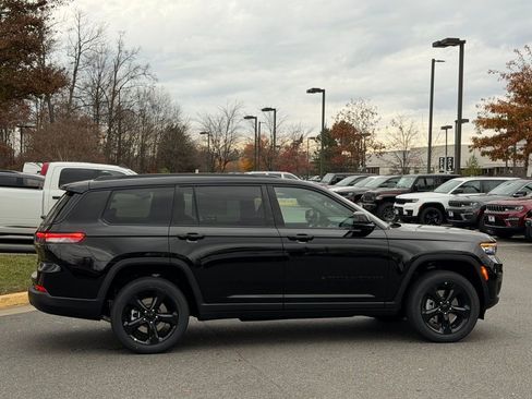 New 2025 Jeep Grand Cherokee L Altitude image 6