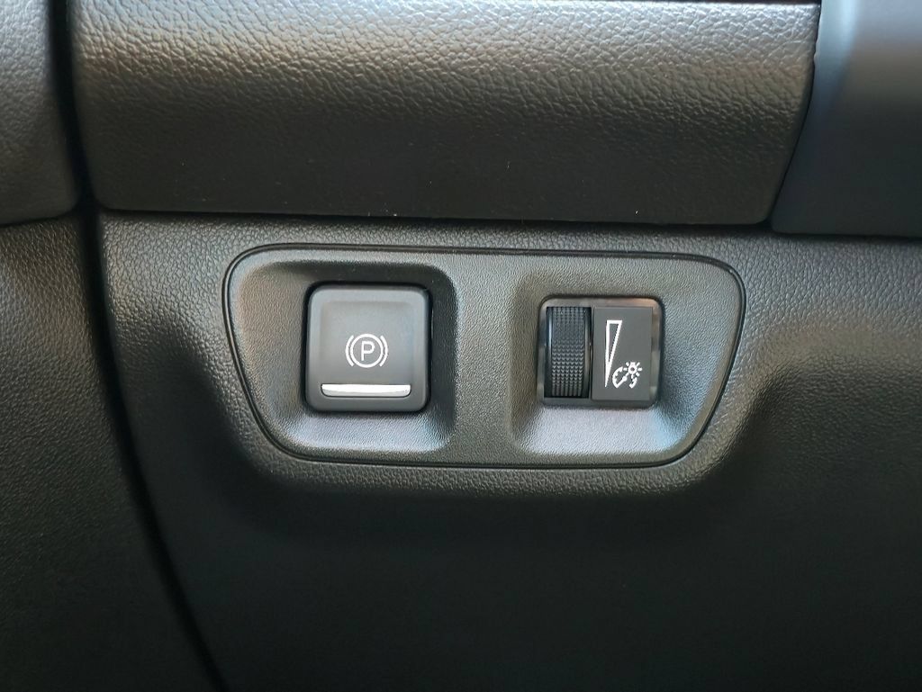 Certified 2023 GMC Acadia SLT w/ Elevation Edition AWD/4WD image 18