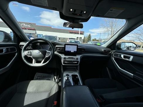 Used 2023 Ford Explorer XLT AWD/4WD image 13