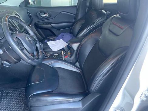 Used 2019 Jeep Cherokee Trailhawk w/ Comfort/Convenience Group AWD/4WD image 6