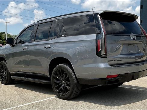 Used 2022 Cadillac Escalade Sport w/ LPO, ONYX Package AWD/4WD image 3