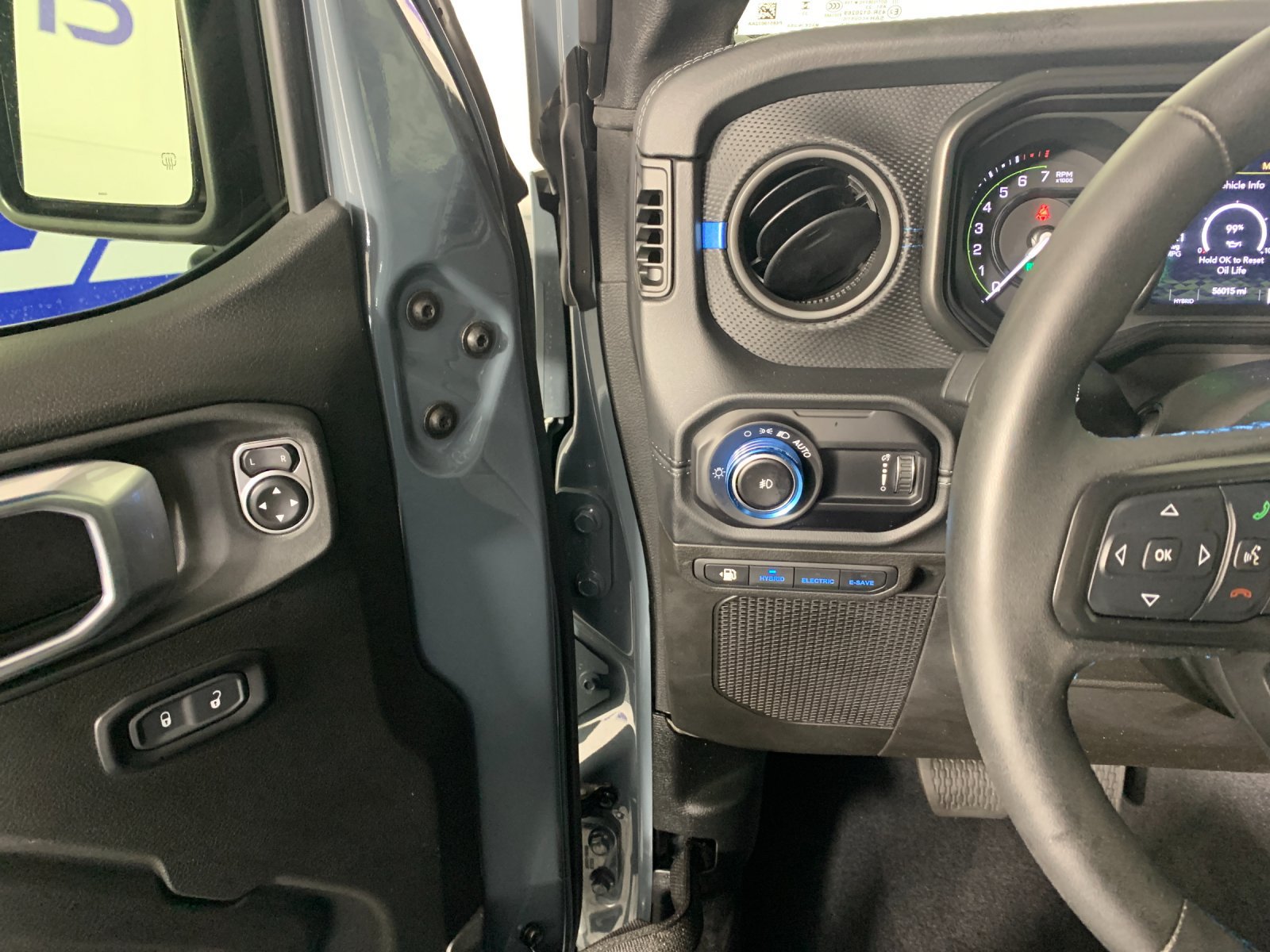 Used 2024 Jeep Wrangler Unlimited Rubicon 4xe w/ Technology Group AWD/4WD image 16