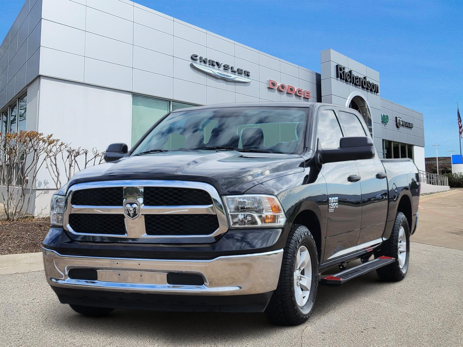 Used 2022 RAM 1500 Classic SLT w/ Trailer & Traction Group RWD image 2