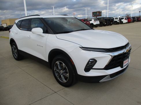 Used 2024 Chevrolet Blazer LT w/ Convenience Package image 8