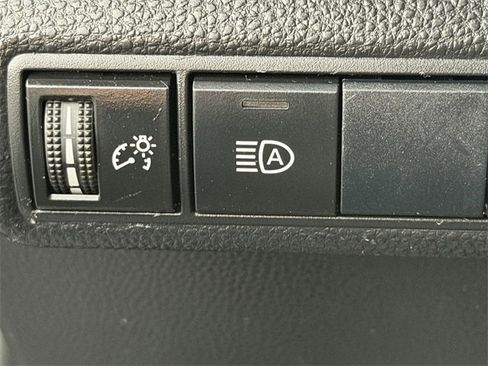 Used 2021 Toyota Corolla LE image 37