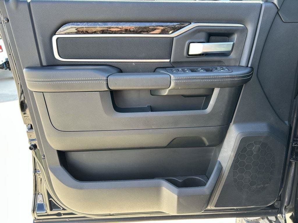 New 2025 RAM 2500 Big Horn AWD/4WD image 16