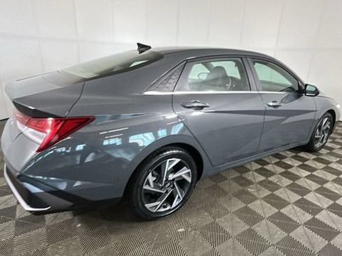 Certified 2024 Hyundai Elantra SEL w/ Convenience Package FWD image 2