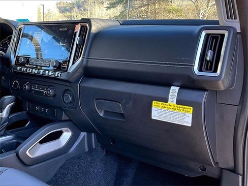 Used 2025 Nissan Frontier SV image 17