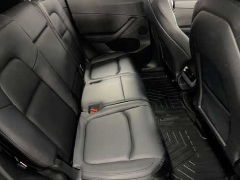 Used 2022 Tesla Model Y Long Range image 28