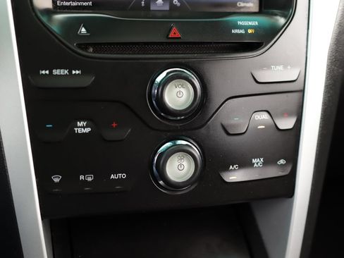 Used 2014 Ford Explorer XLT w/ Equipment Group 202A FWD image 16