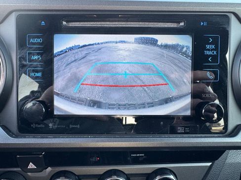 Used 2018 Toyota Tacoma TRD Sport w/ Technology Package image 21