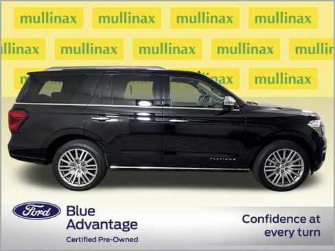 Certified 2022 Ford Expedition Platinum image 2