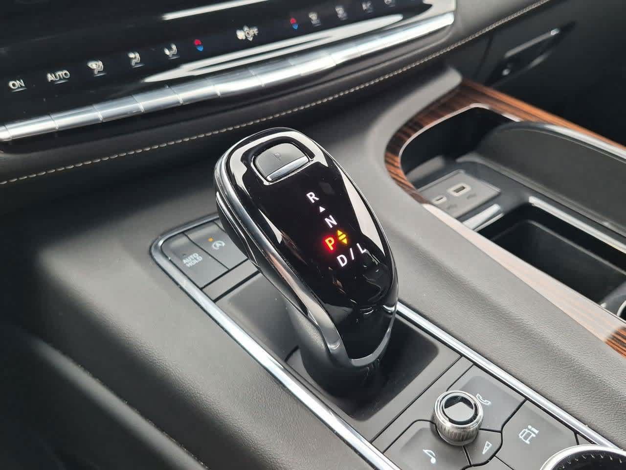 Used 2023 Cadillac Escalade Premium Luxury AWD/4WD image 36