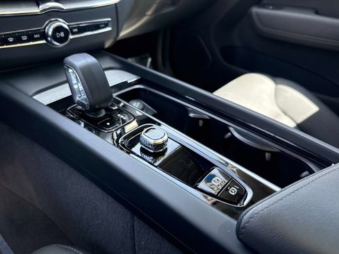 Certified 2025 Volvo XC60 B5 Plus image 26