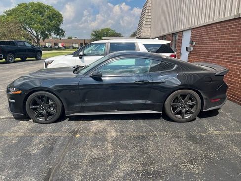 Used 2019 Ford Mustang GT Premium w/ Black Accent Package RWD image 4