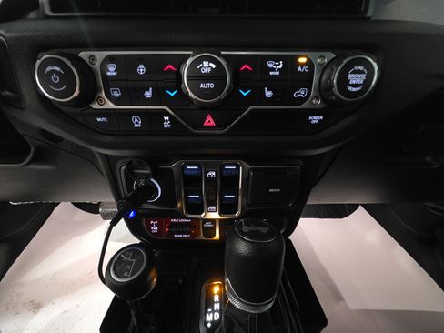 Used 2025 Jeep Wrangler Unlimited Sport AWD/4WD image 20