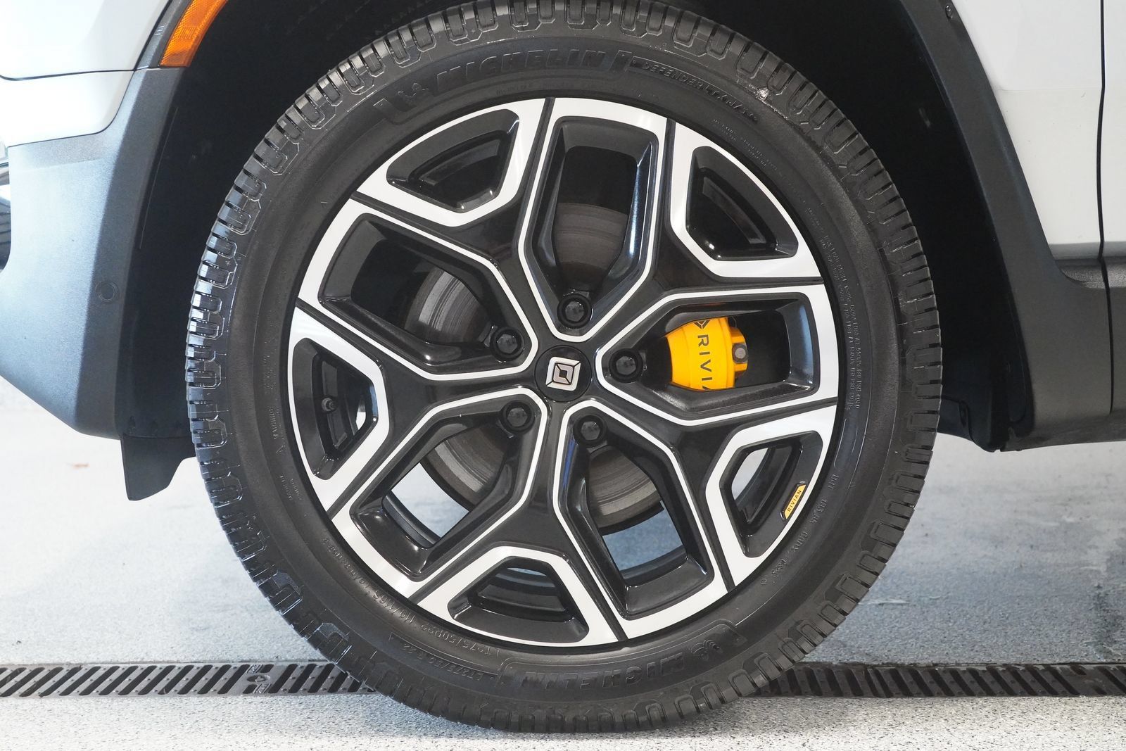 Used 2023 Rivian R1S Launch Edition Quad AWD/4WD image 8