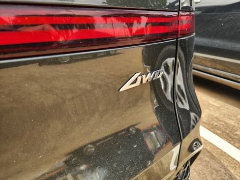Used 2025 Genesis GV70 2.5T AWD/4WD image 9