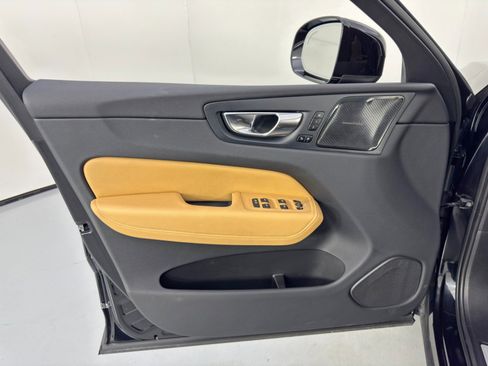 Used 2023 Volvo XC60 B5 Ultimate image 40