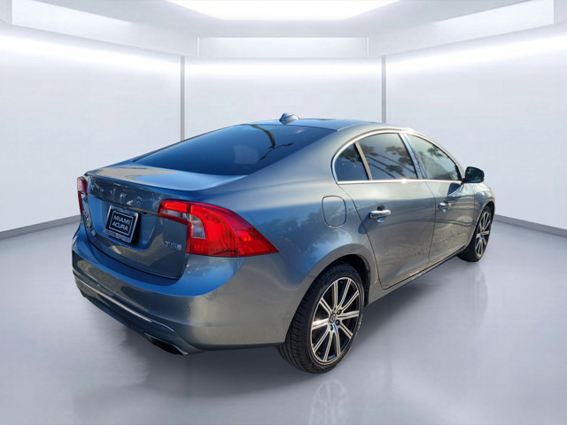 Used 2016 Volvo S60 T5 Inscription Platinum FWD image 2