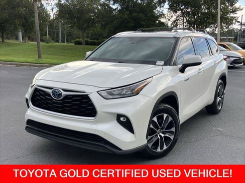 Certified 2020 Toyota Highlander XLE FWD image 1