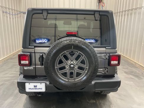 Used 2025 Jeep Wrangler Sport AWD/4WD image 19