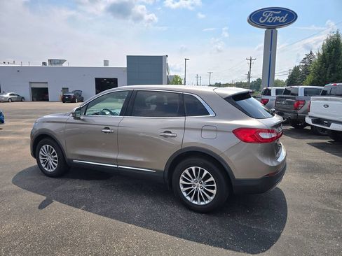Used 2018 Lincoln MKX Select w/ Select Plus Package AWD/4WD image 3
