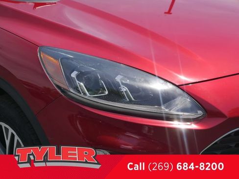 Used 2022 Ford Escape SEL w/ Technology Package AWD/4WD image 10