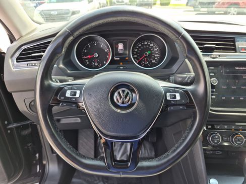 Used 2018 Volkswagen Tiguan SEL AWD/4WD image 17