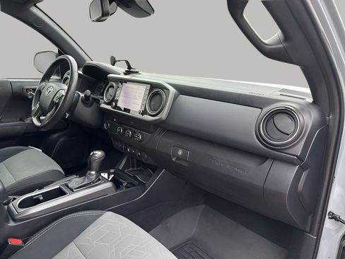 Used 2020 Toyota Tacoma TRD Off-Road image 12