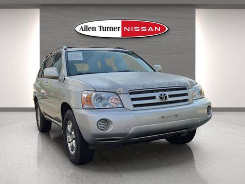 Used 2005 Toyota Highlander 2WD V6 w/ 3rd Row image 2