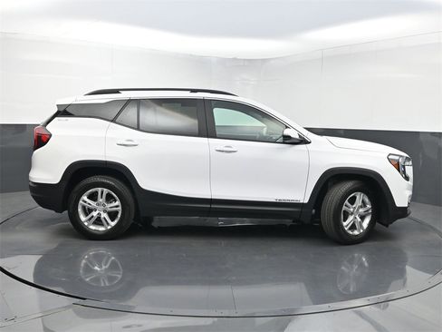 Used 2023 GMC Terrain SLE w/ Driver Convenience Package image 40