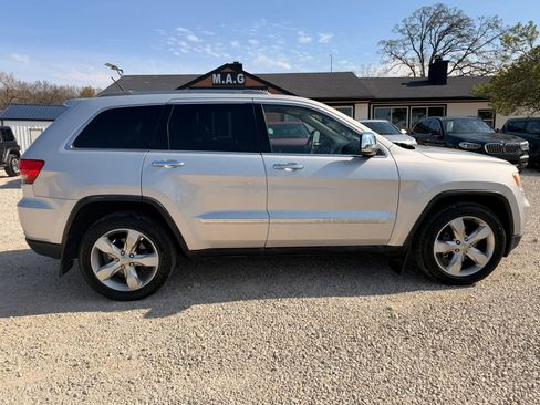 Used 2012 Jeep Grand Cherokee Limited w/ Luxury Group II image 6