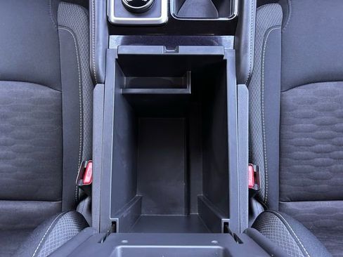 Used 2024 Nissan Pathfinder SV image 17