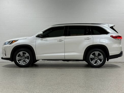 Used 2018 Toyota Highlander Limited AWD/4WD image 9