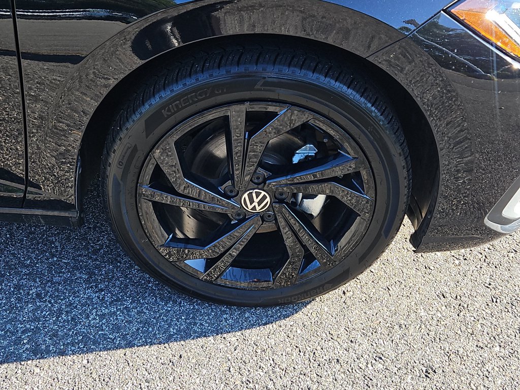 Certified 2025 Volkswagen Jetta SE w/ Sunroof Package FWD image 10
