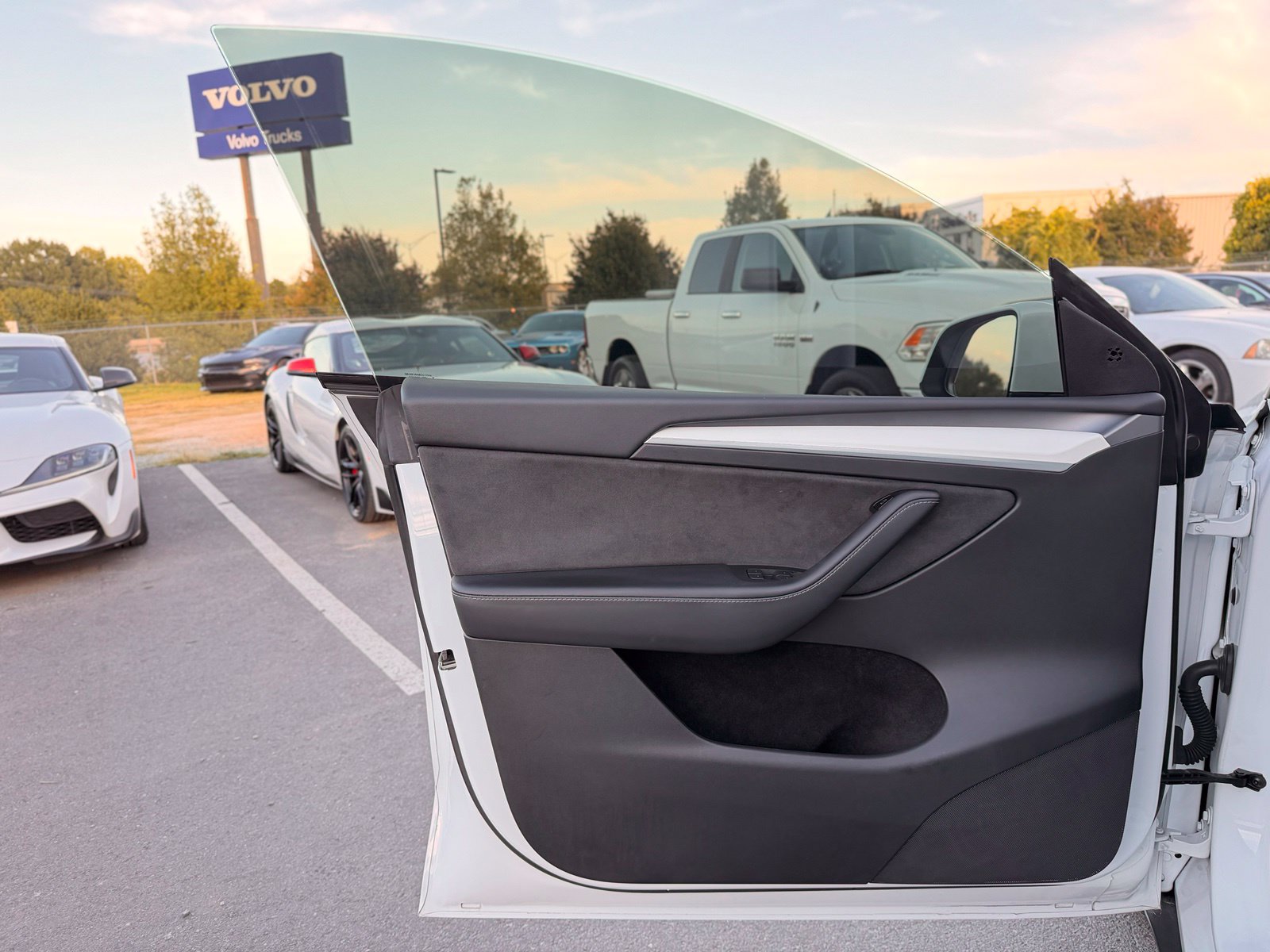 Used 2023 Tesla Model Y Long Range AWD/4WD image 18