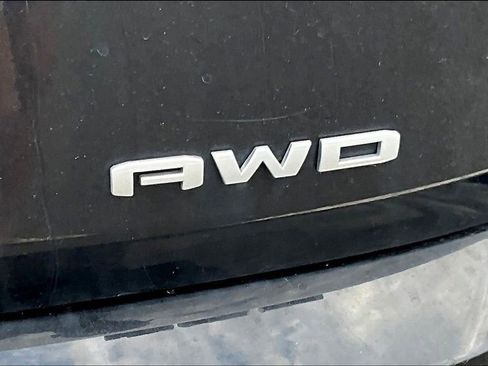Used 2024 GMC Terrain SLT AWD/4WD image 22