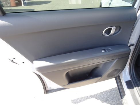 Used 2024 Hyundai Ioniq 5 SEL image 16