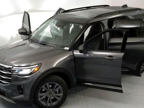 New 2025 Ford Explorer Active w/ Active Comfort Package image 24