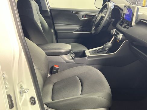 Used 2025 Toyota RAV4 XLE image 28