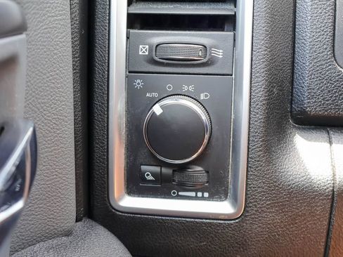 Used 2021 RAM 1500 Classic SLT RWD image 17