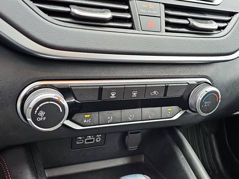 Used 2022 Nissan Altima 2.5 SR image 17