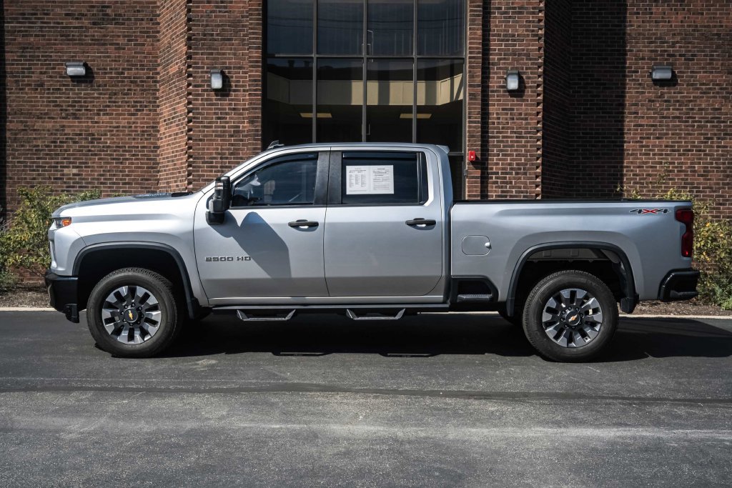Used 2022 Chevrolet Silverado 2500 Custom w/ Custom Value Package AWD/4WD image 3