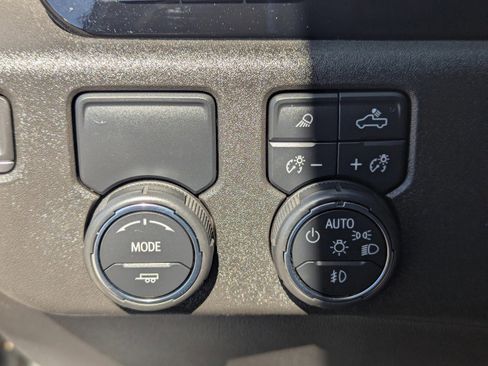 Used 2023 Chevrolet Silverado 1500 High Country w/ Technology Package image 32