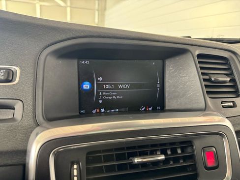 Used 2018 Volvo S60 T5 Dynamic image 21