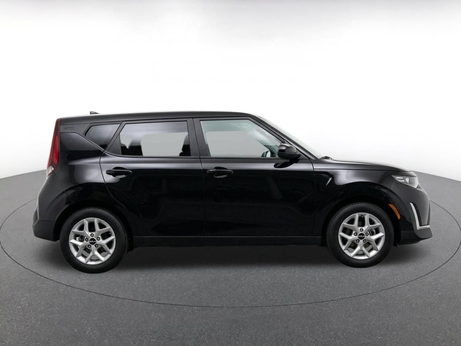 Used 2025 Kia Soul LX w/ LX Technology Package FWD image 13